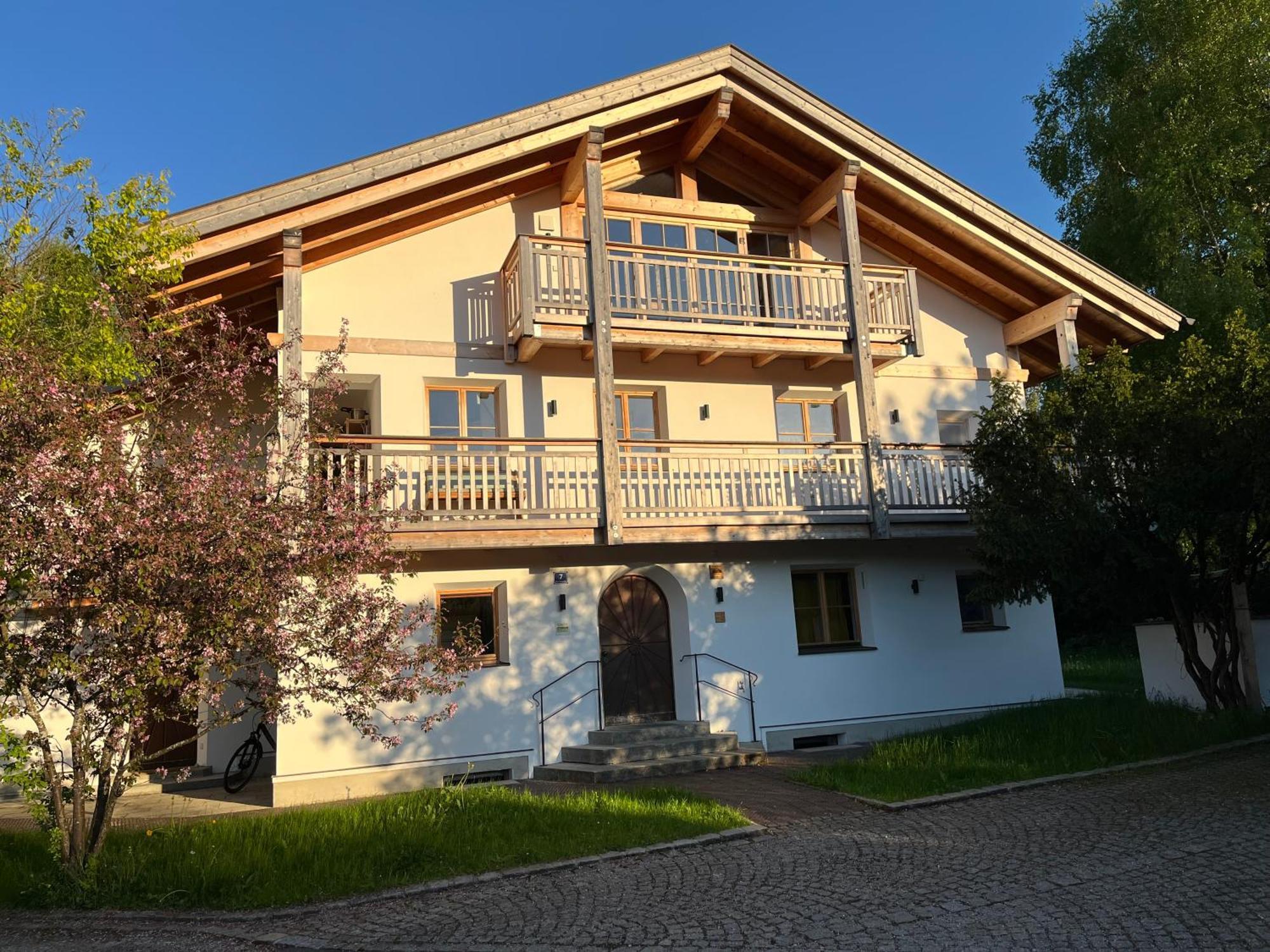 Barrierefreie 3-Zi.-Ferienwohnung Mit Gartenzugang In Ruhiger, Zentrumsnaher Lage Oberammergau Exterior foto